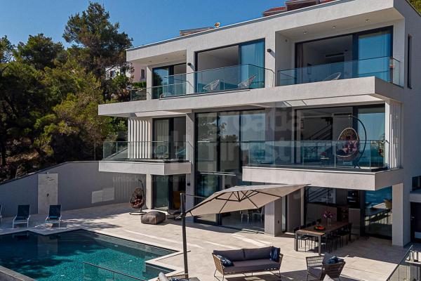Villa S