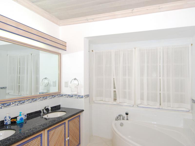 Mahogany Bay - Fathoms End , Beachfront villas Barbados , Paynes Bay , West Coast Barbados 