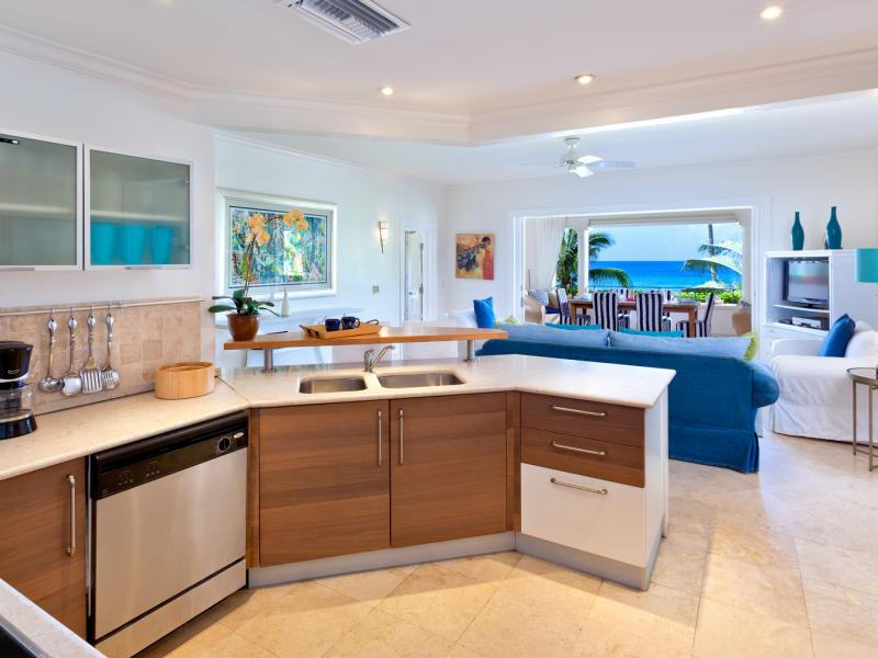 Schooner Bay 207 - Beachfront , Beachfront villas Barbados , Schooner Bay , Speightstown , St Peter , West Coast Barbados 