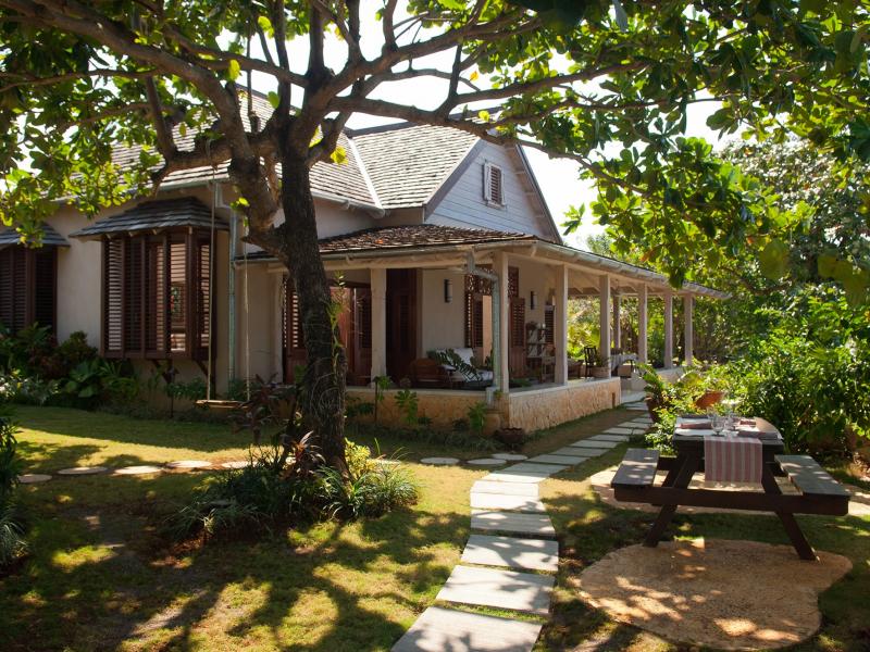 Hidden Bay by the Sea , Runaway Bay 