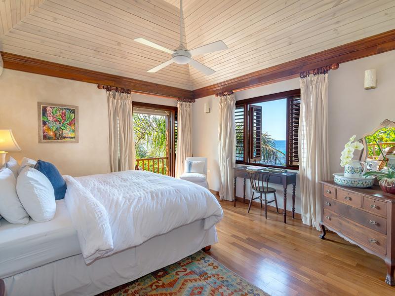 Hidden Bay by the Sea , Runaway Bay 