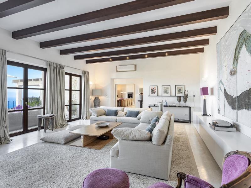 Finca Finesse , West 