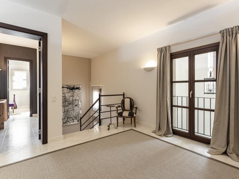 Finca Finesse , West 