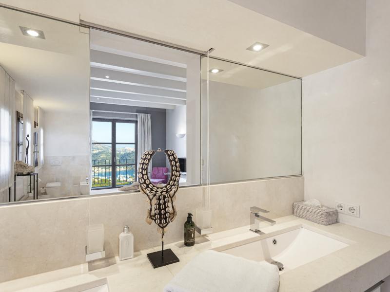 Finca Finesse , West 