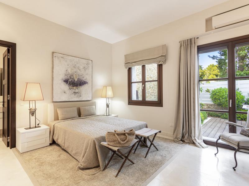 Finca Finesse , West 