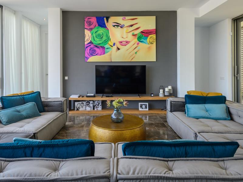 Villa Minimal , East , Roca Llisa 