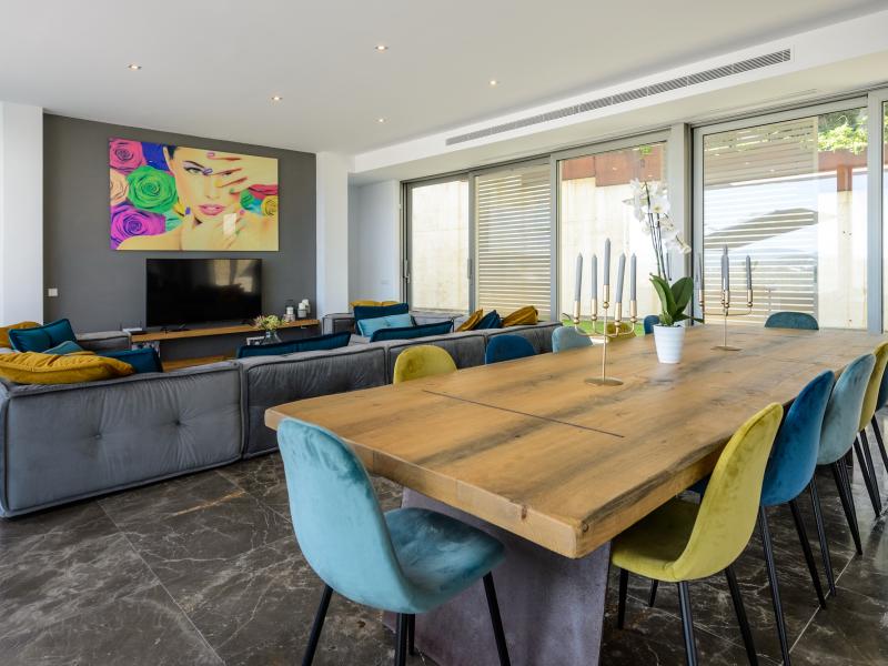 Villa Minimal , East , Roca Llisa 