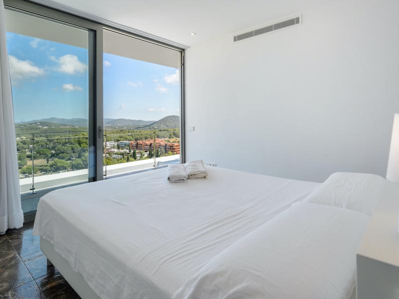 Villa Minimal , East , Roca Llisa 