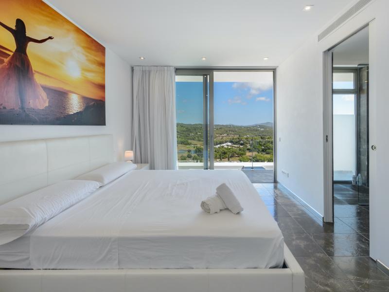 Villa Minimal , East , Roca Llisa 