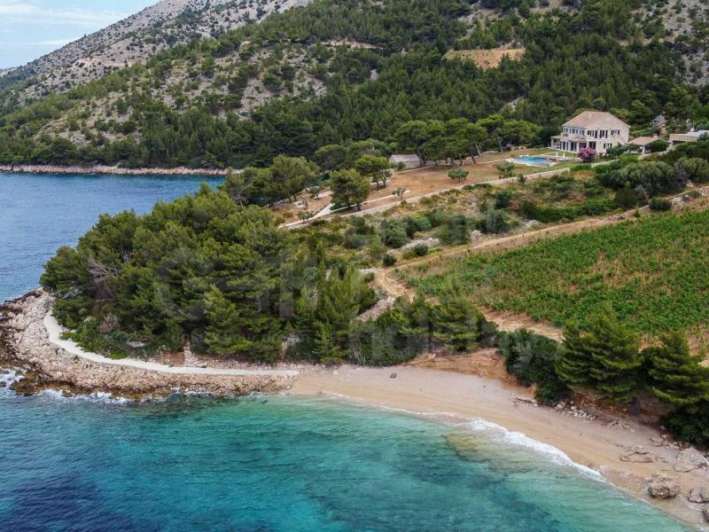 Villa Beachfront Oasis , Islands 