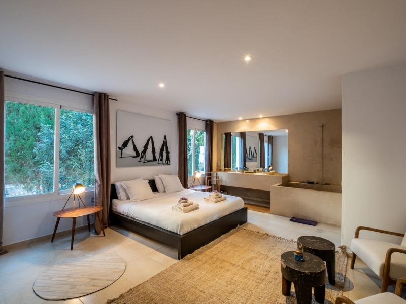 Villa Zola , Roca Llisa 