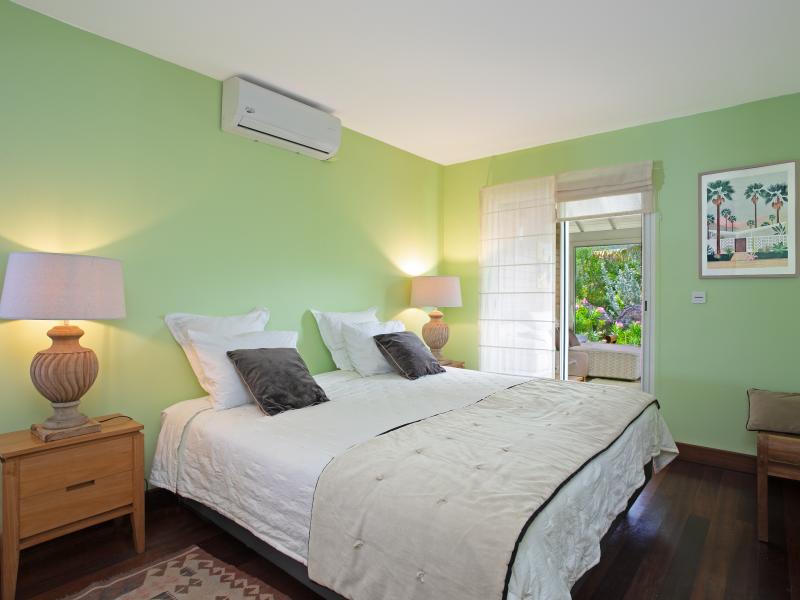 Dream in Blue , Happy Bay 