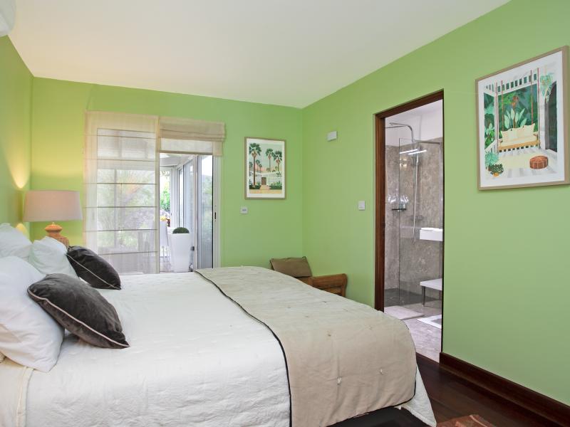 Dream in Blue , Happy Bay 