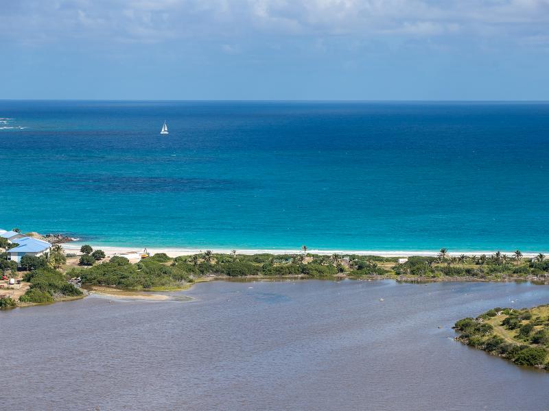 La Casa del Jefe , Orient Bay 