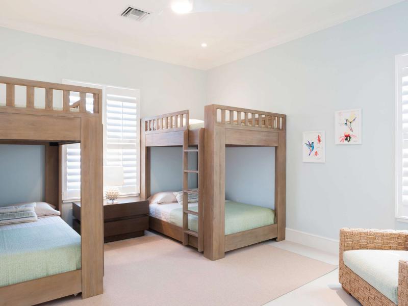 Kaia Kamina , Cayman Kai 