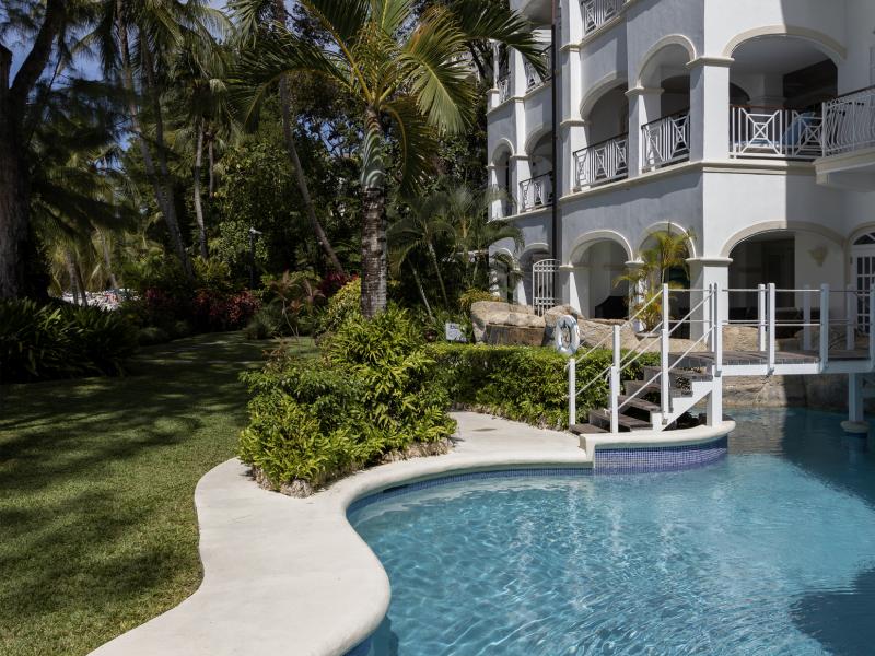 Old Trees 302 - La Mirage Penthouse , Beachfront villas Barbados , Old Trees , Paynes Bay , St James , West Coast Barbados 