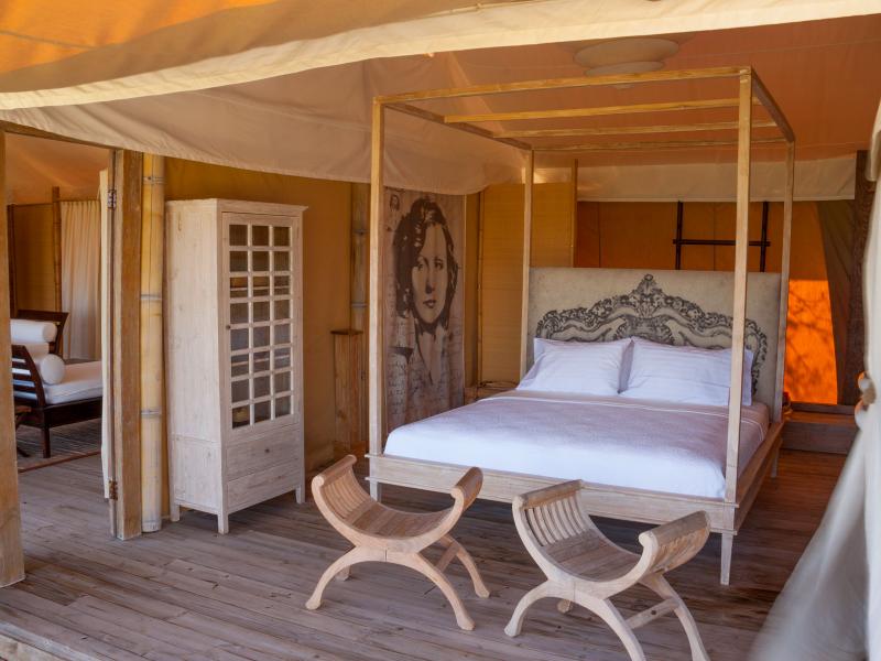 Three Bees , Harbour Island 