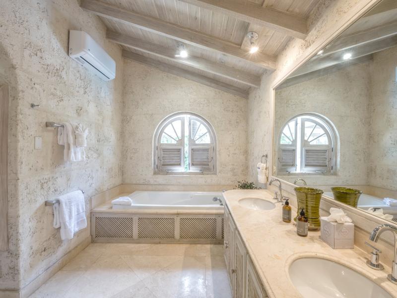 Bluff House & Cottage -Sandy Lane Beach , Beachfront villas Barbados , Sandy Lane Beach , Sandy Lane Estate , St James , West Coast Barbados 