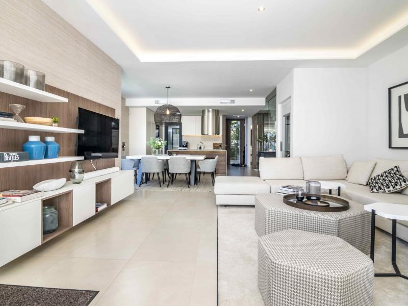 Villa Banus Bay , Marbella , Puerto Banus 