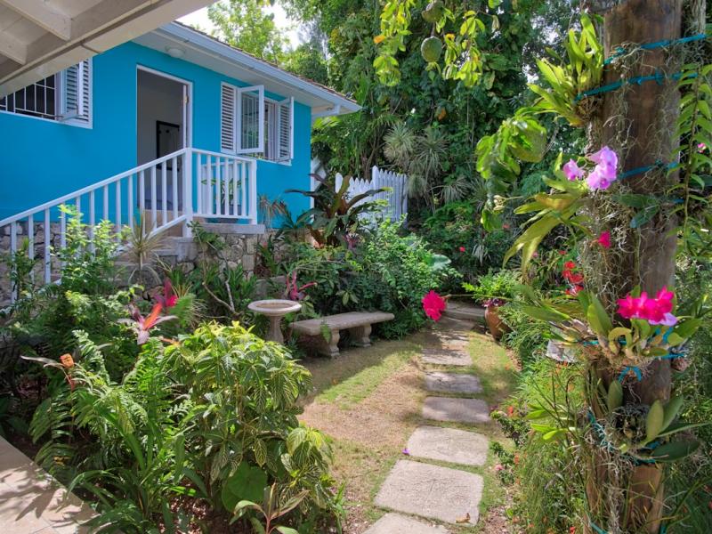 Scotch on the Rocks , Ocho Rios 