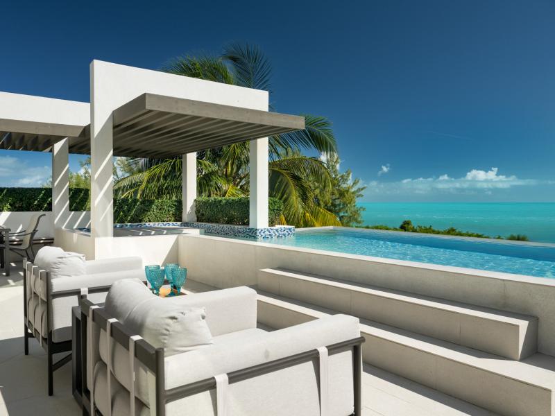 Goldfinger Villa - Beachfront , Long Bay 