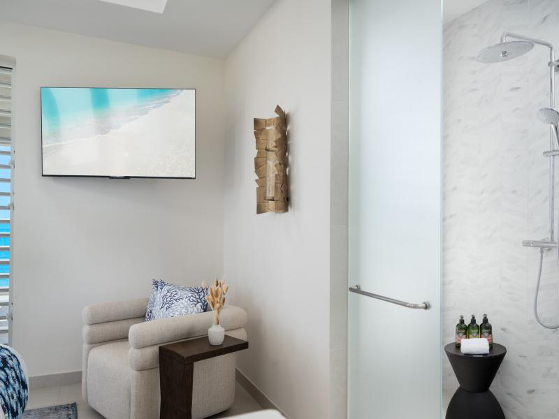 Goldfinger Villa - Beachfront , Long Bay 