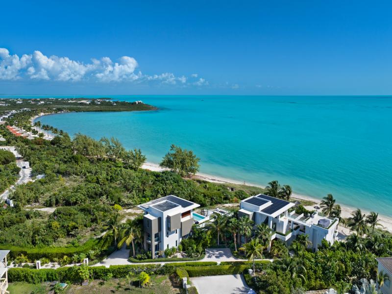 Goldfinger Villa - Beachfront , Long Bay 