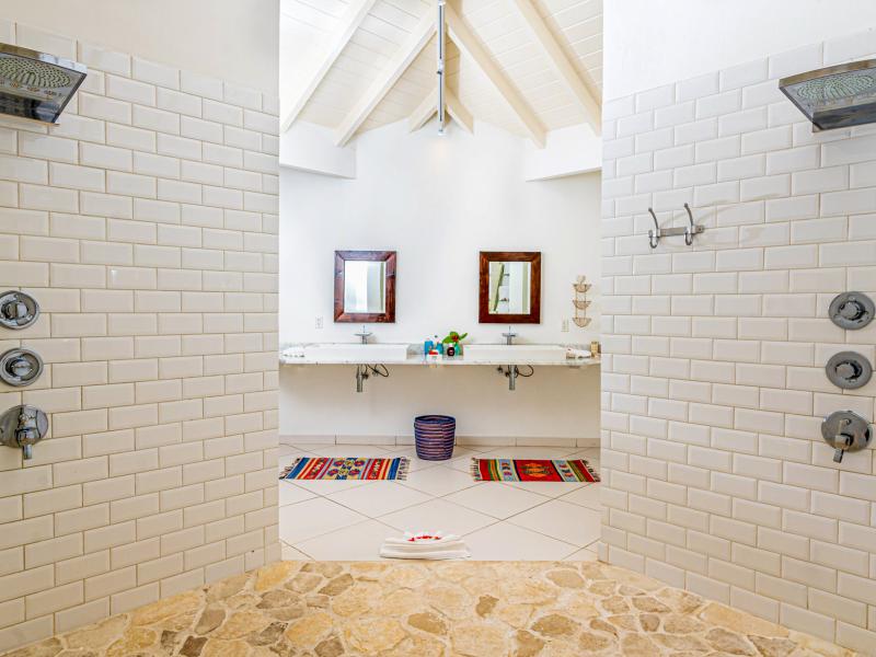 Palm One , Jolly Harbour 