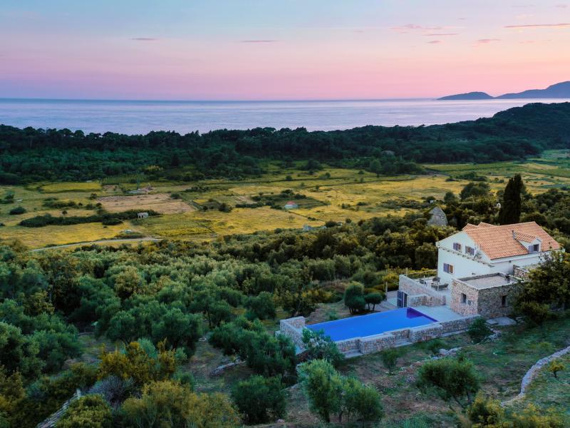 Villa Ella , Islands , Sipan Island 