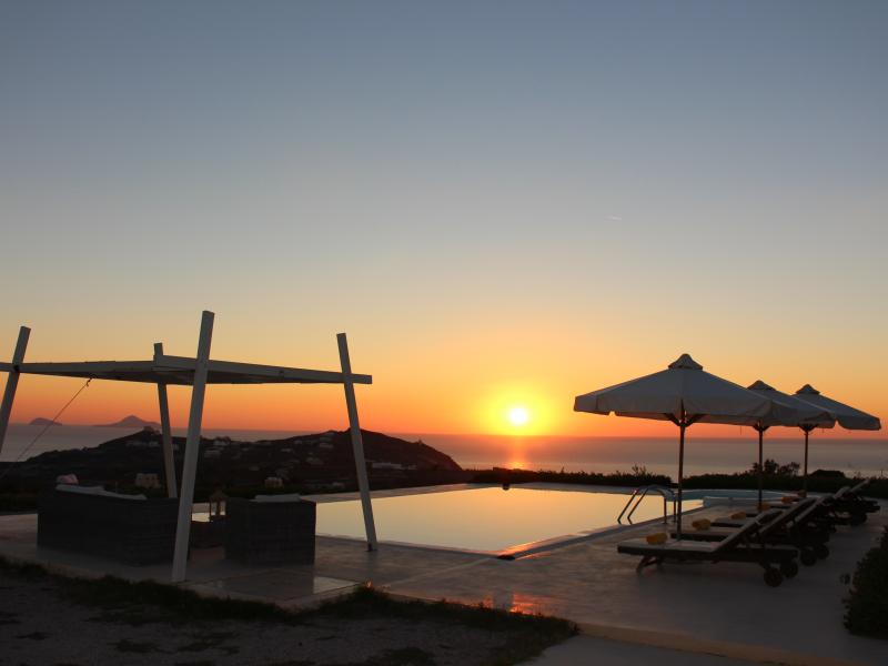 Whitesun , Santorini 