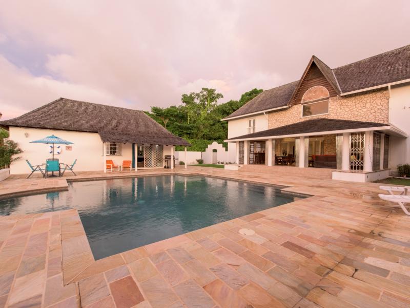 Villa Bimiti , Mount Irvine 