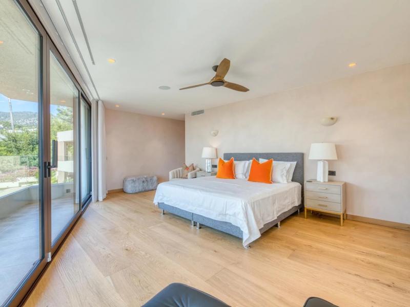 Villa Clara , Portals 