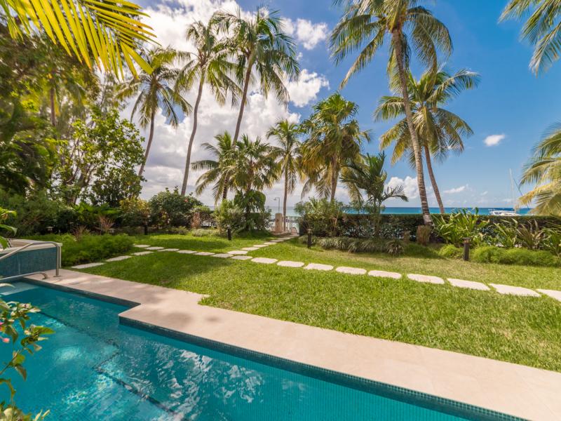 Smugglers Cove 6 , Beachfront villas Barbados , Paynes Bay , St James , West Coast Barbados 