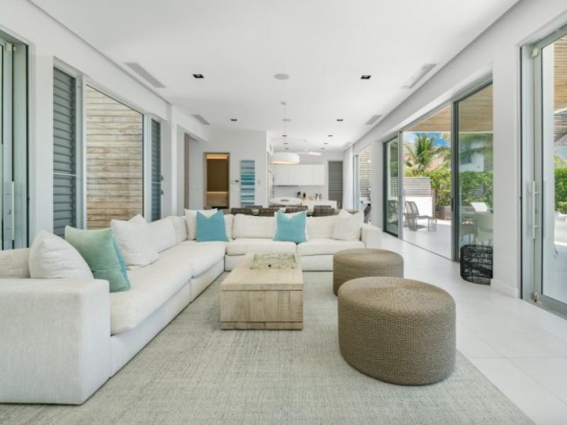 Villa Hyperion , Long Bay 