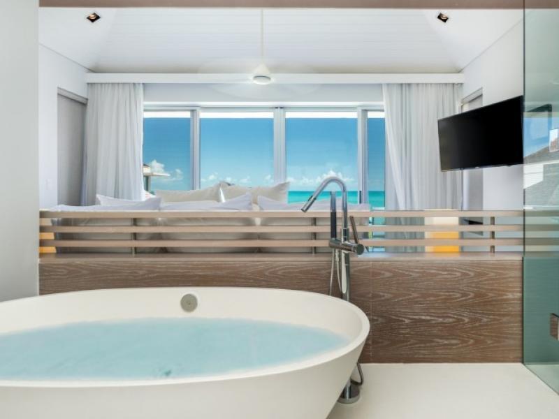 Villa Hyperion , Long Bay 