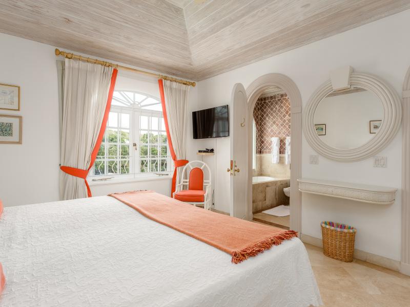 Hallidays at Old Trees , Beachfront villas Barbados , Old Trees , Paynes Bay , St James , West Coast Barbados 