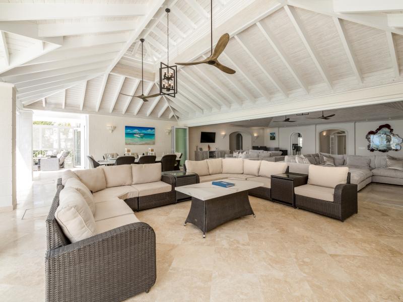 Old Trees 302 - La Mirage Penthouse , Beachfront villas Barbados , Old Trees , Paynes Bay , St James , West Coast Barbados 