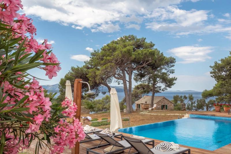 Villa Beachfront Oasis